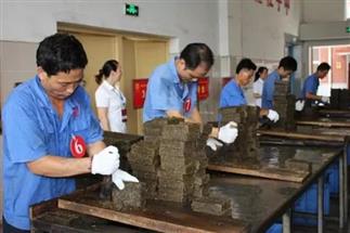 熱烈祝賀集團白沙溪茶廠總經(jīng)理劉新安、常務副總經(jīng)理肖益平、益陽茶廠質(zhì)管部經(jīng)理黃燕入選第四批省級非物質(zhì)文化遺產(chǎn)代表性傳承人